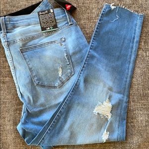LuLaRoe Skinny Fit Distressed Denim BNWT! 💖🎉😍
